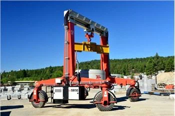 Gru a portale pneumatici in gomma