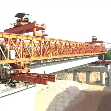 Lanciatore di ponti per la costruzione di ferrovie